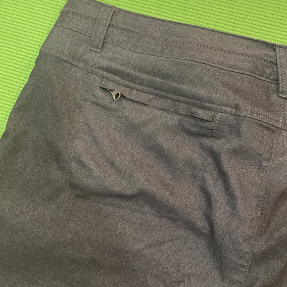 Athleta Heathered Charcoal Gray Black La Trek 10" Inseam Shorts 16 - Picture 3 of 5